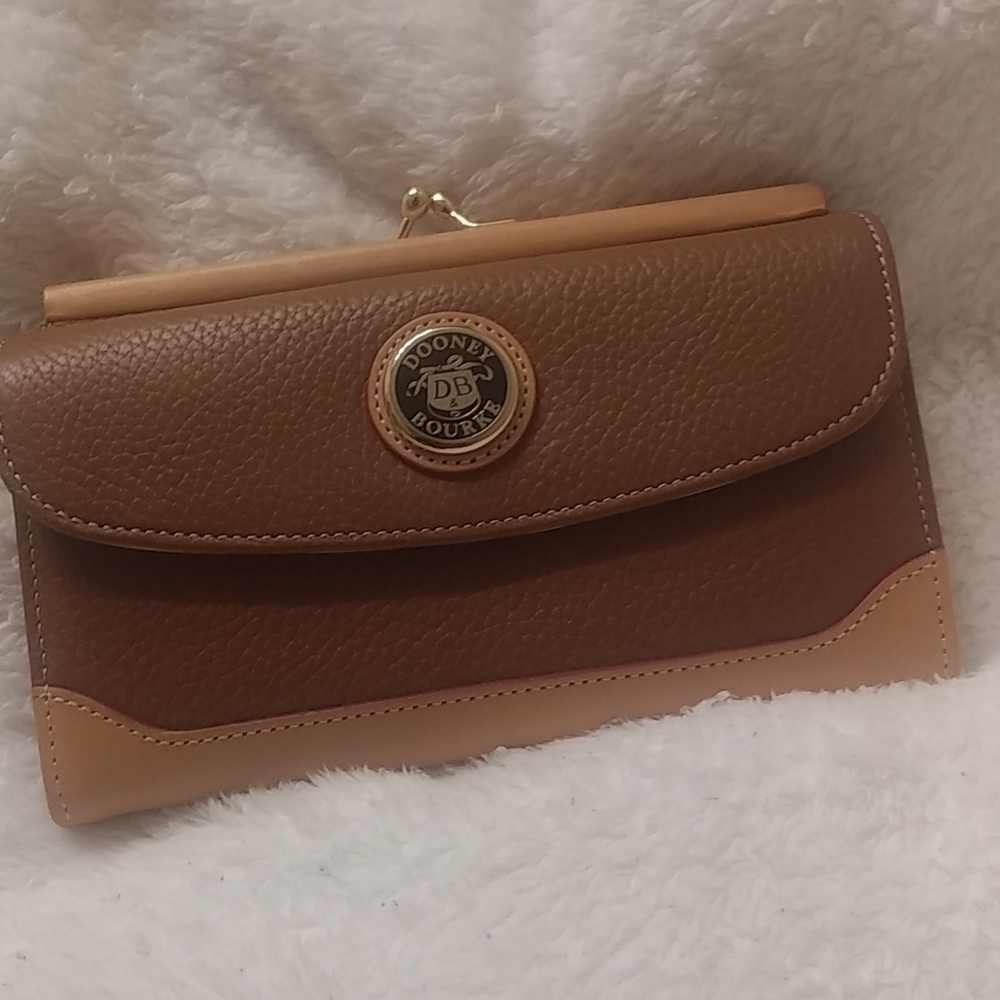 DOONEY & BOURKE Vintage Leather Wallet